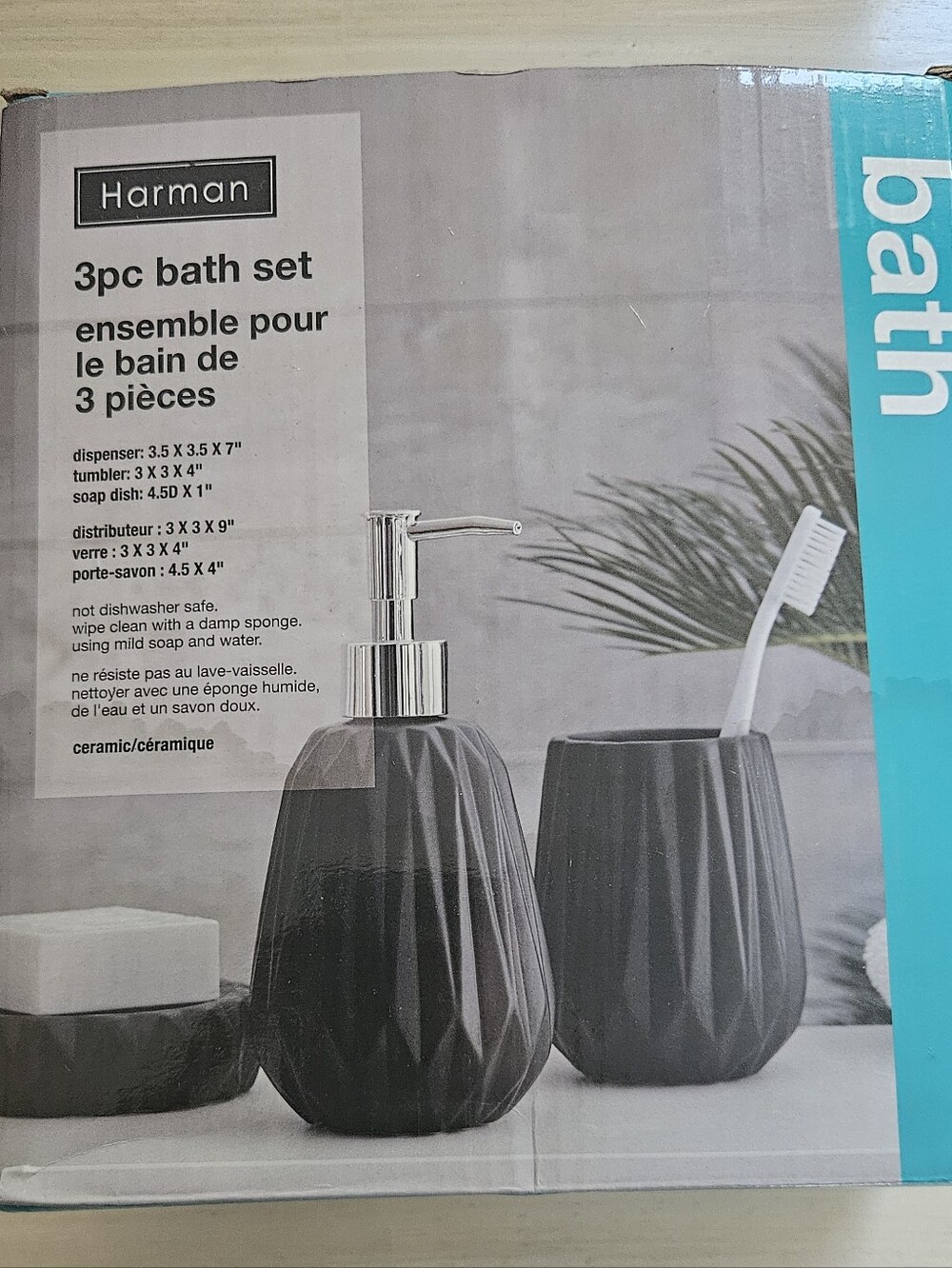 New in Box 3 pc set Ceramic Soap dispenser, Tumbler & soap dish Harman White